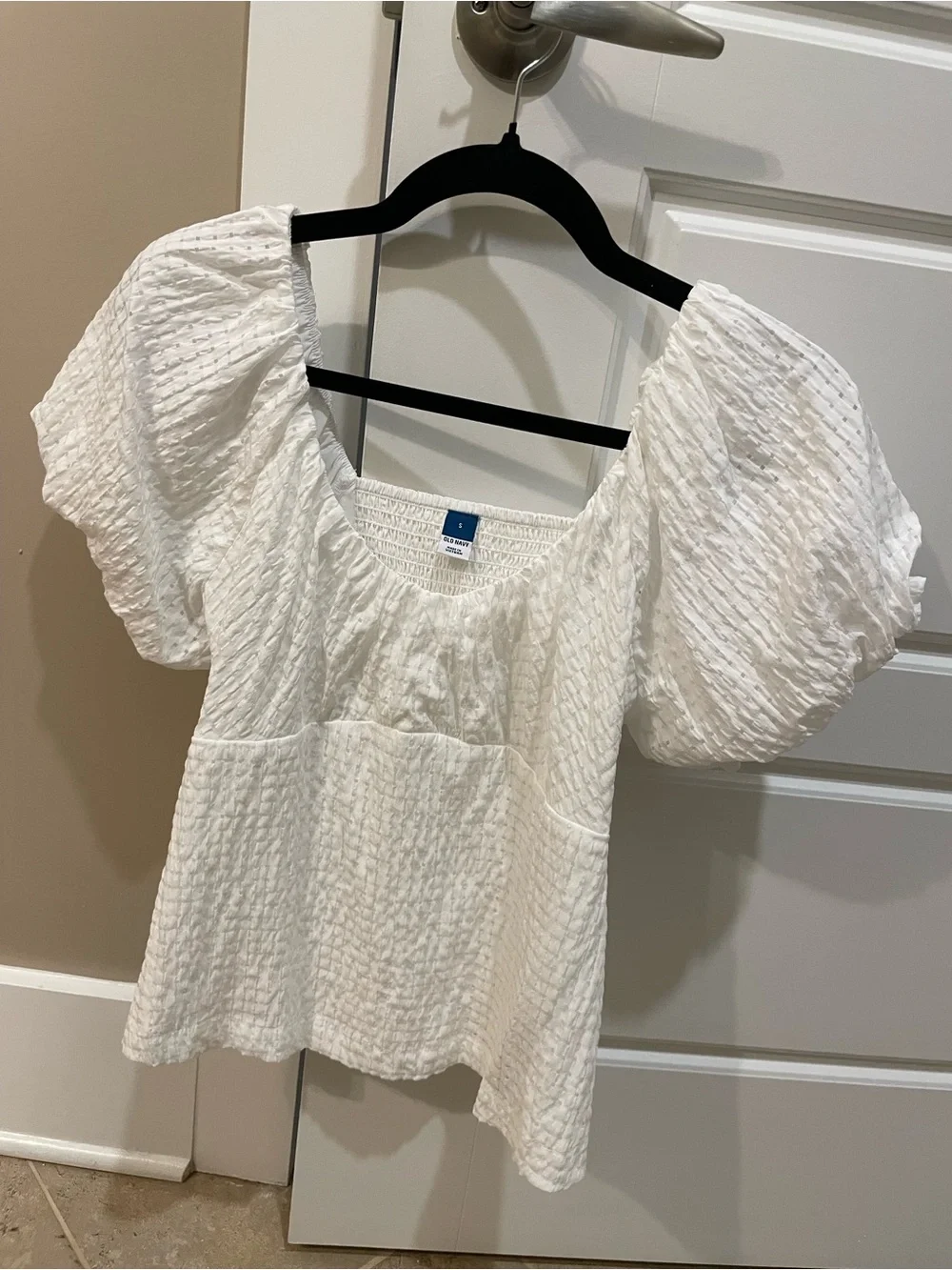 Old Navy White Textured Puff-Sleeve Peasant Blouse
